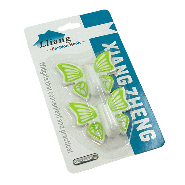 Крючки фигурные 2шт БАБОЧКА (пластик)